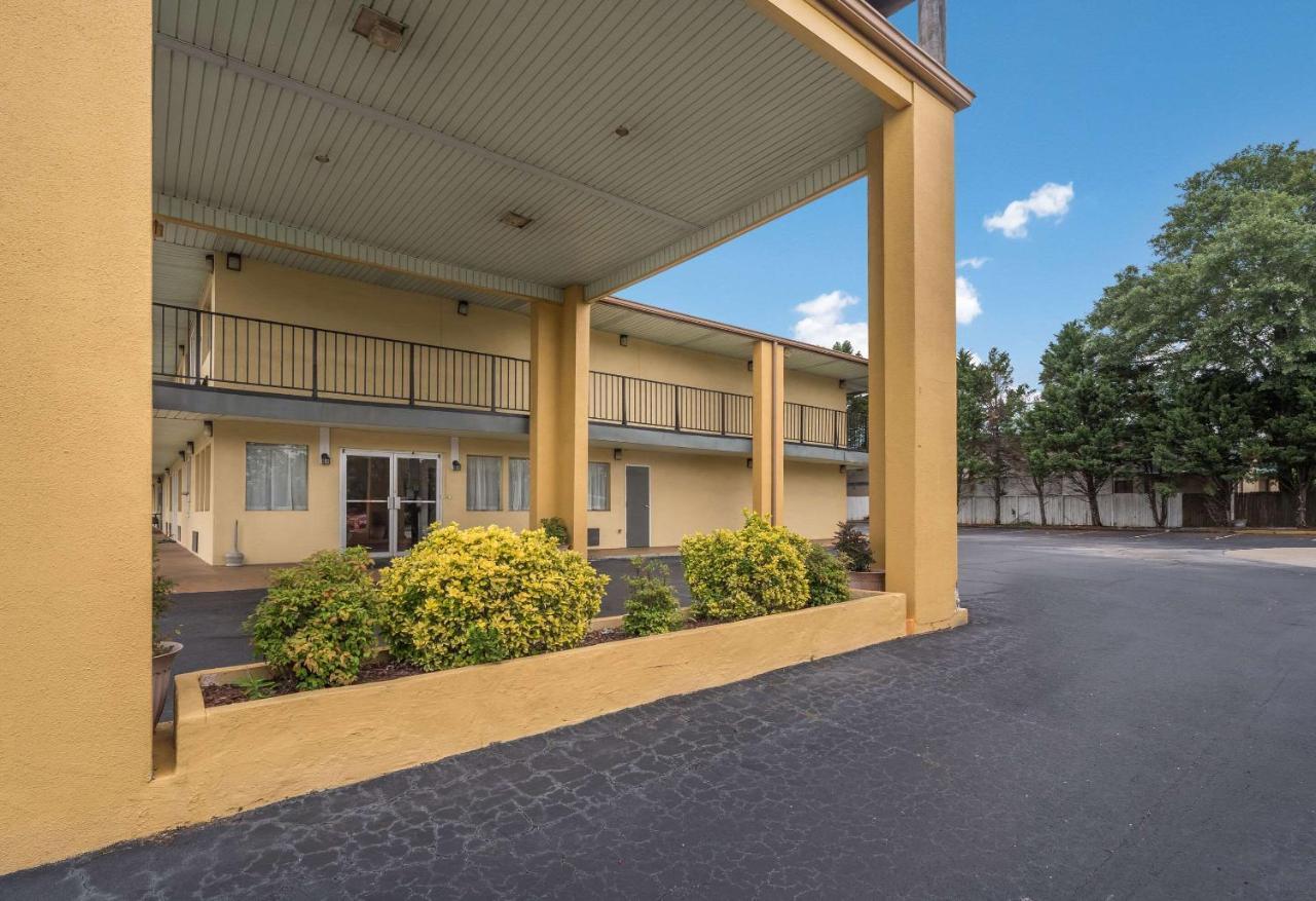 Econo Lodge Thomaston Exterior photo